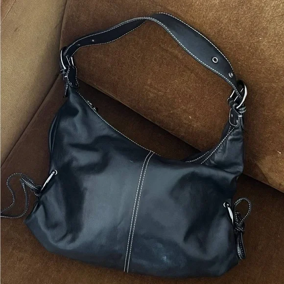 Danier Black Leather Hobo Bag - Picture 4 of 8